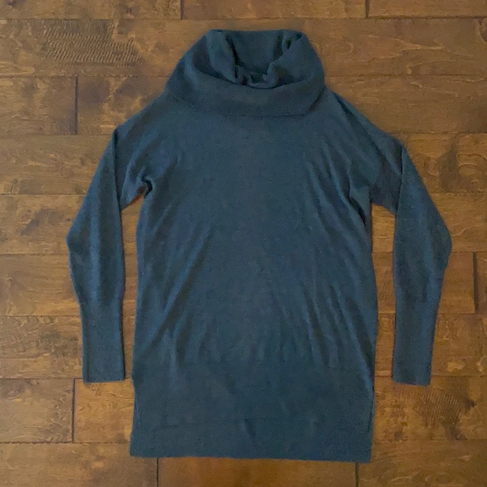 LOFT gray tunic length sweater size Medium
